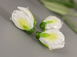 White flower bead