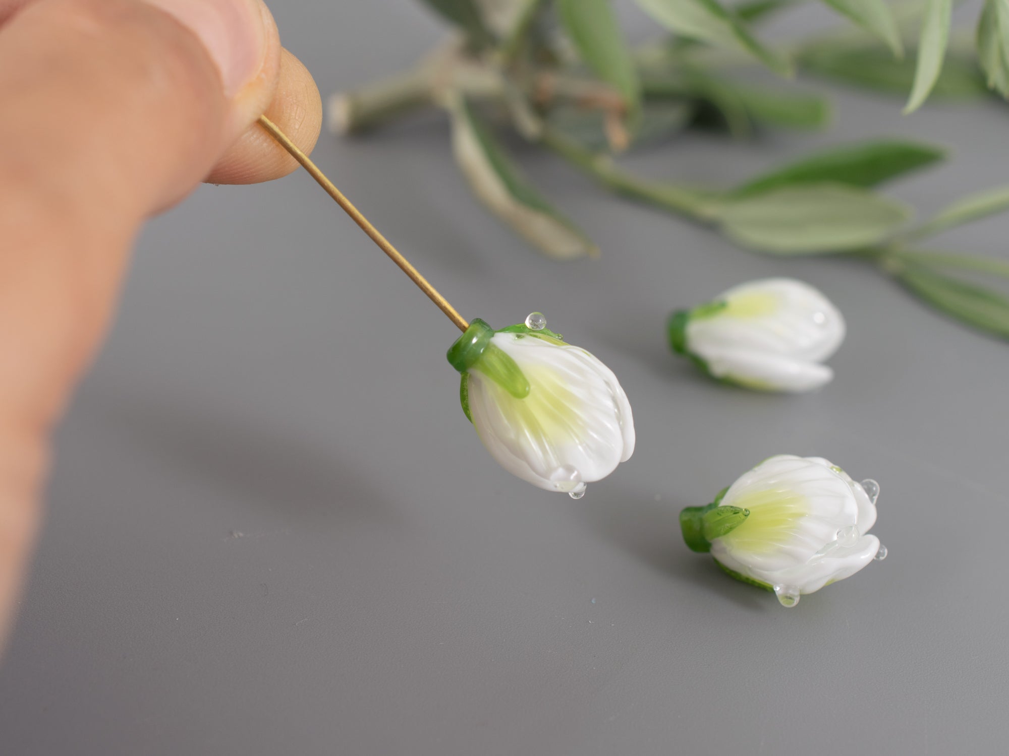 White flower bead