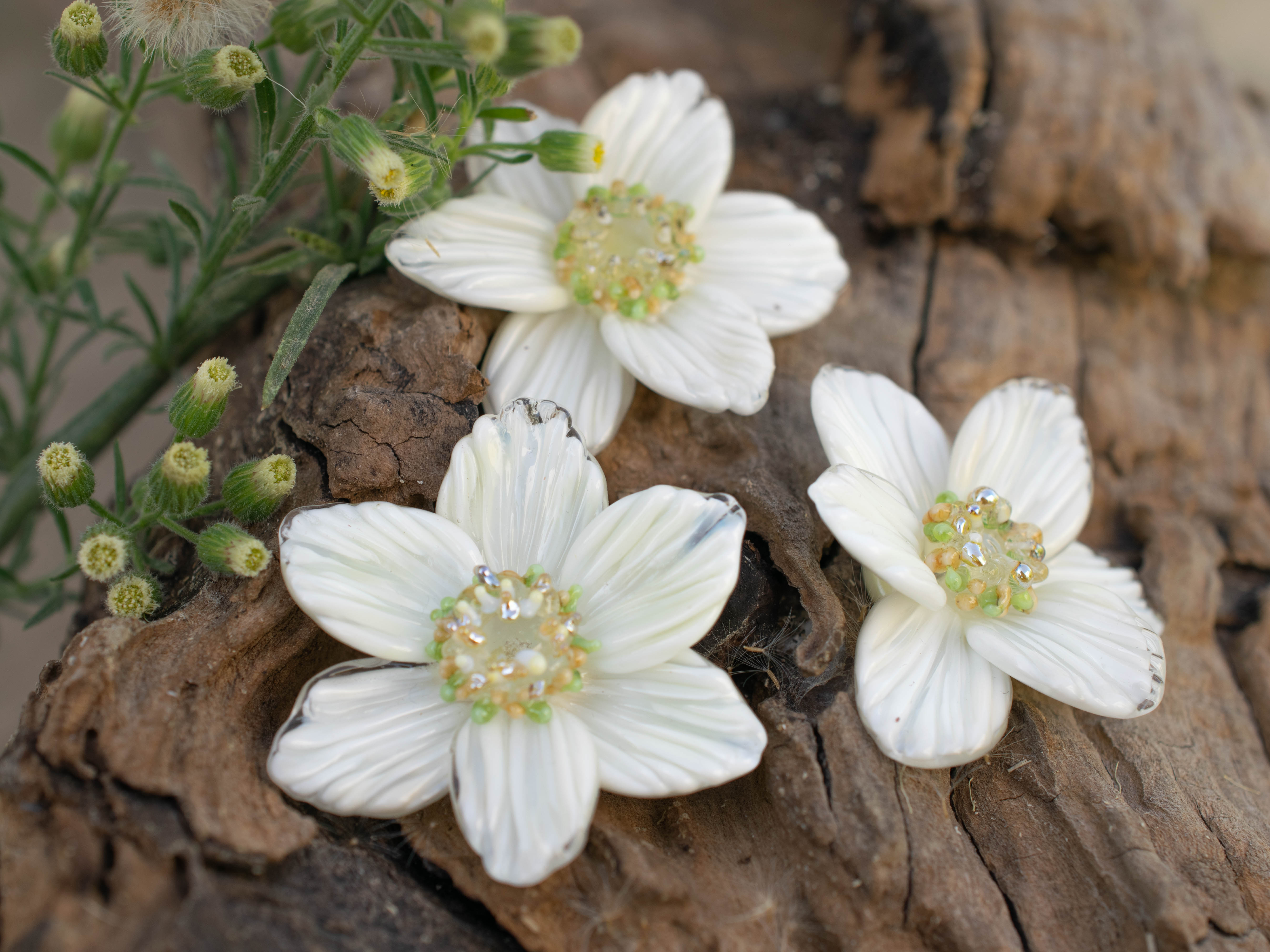 White flower bead