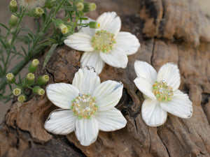 White flower bead