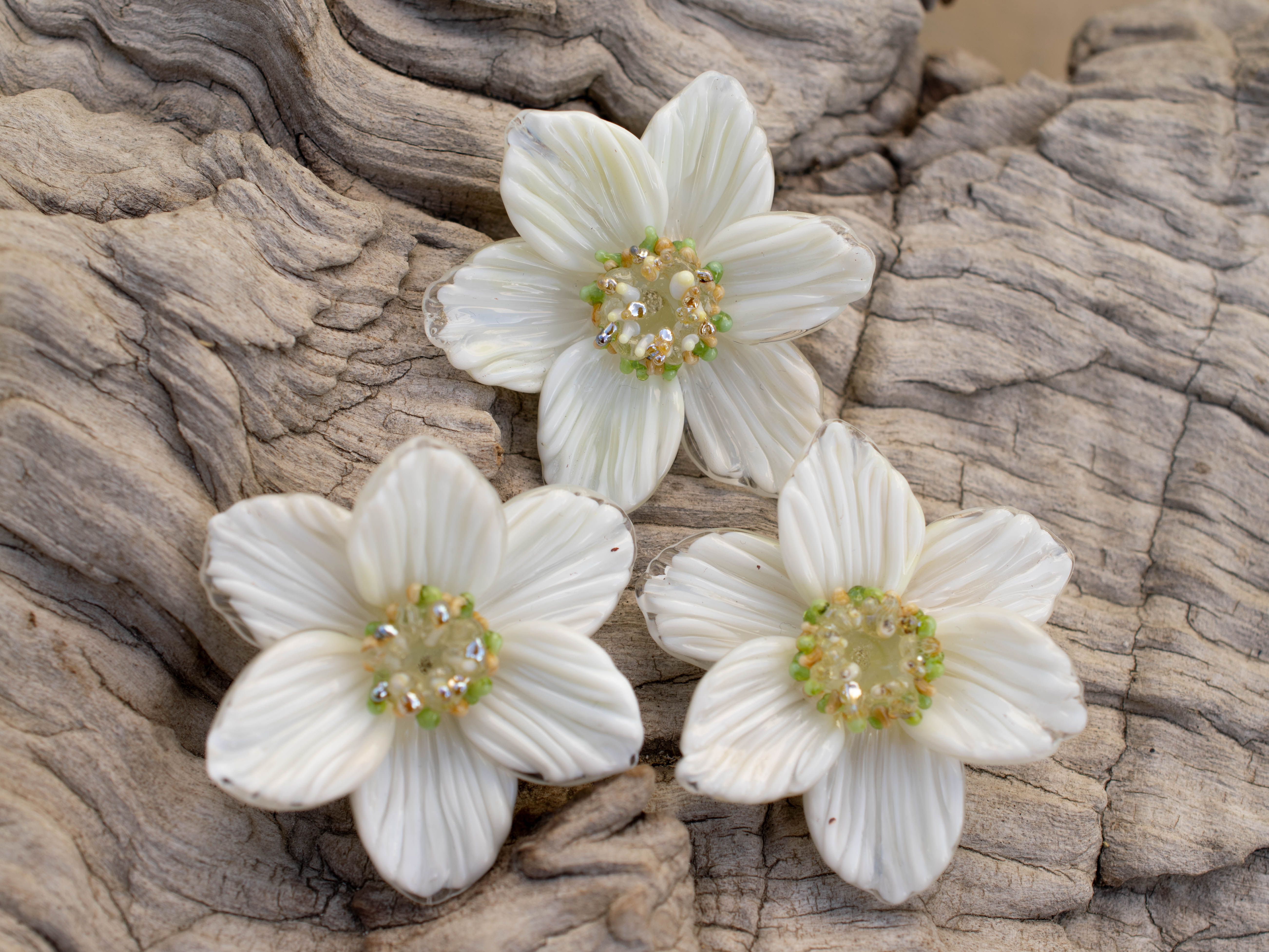 White flower bead