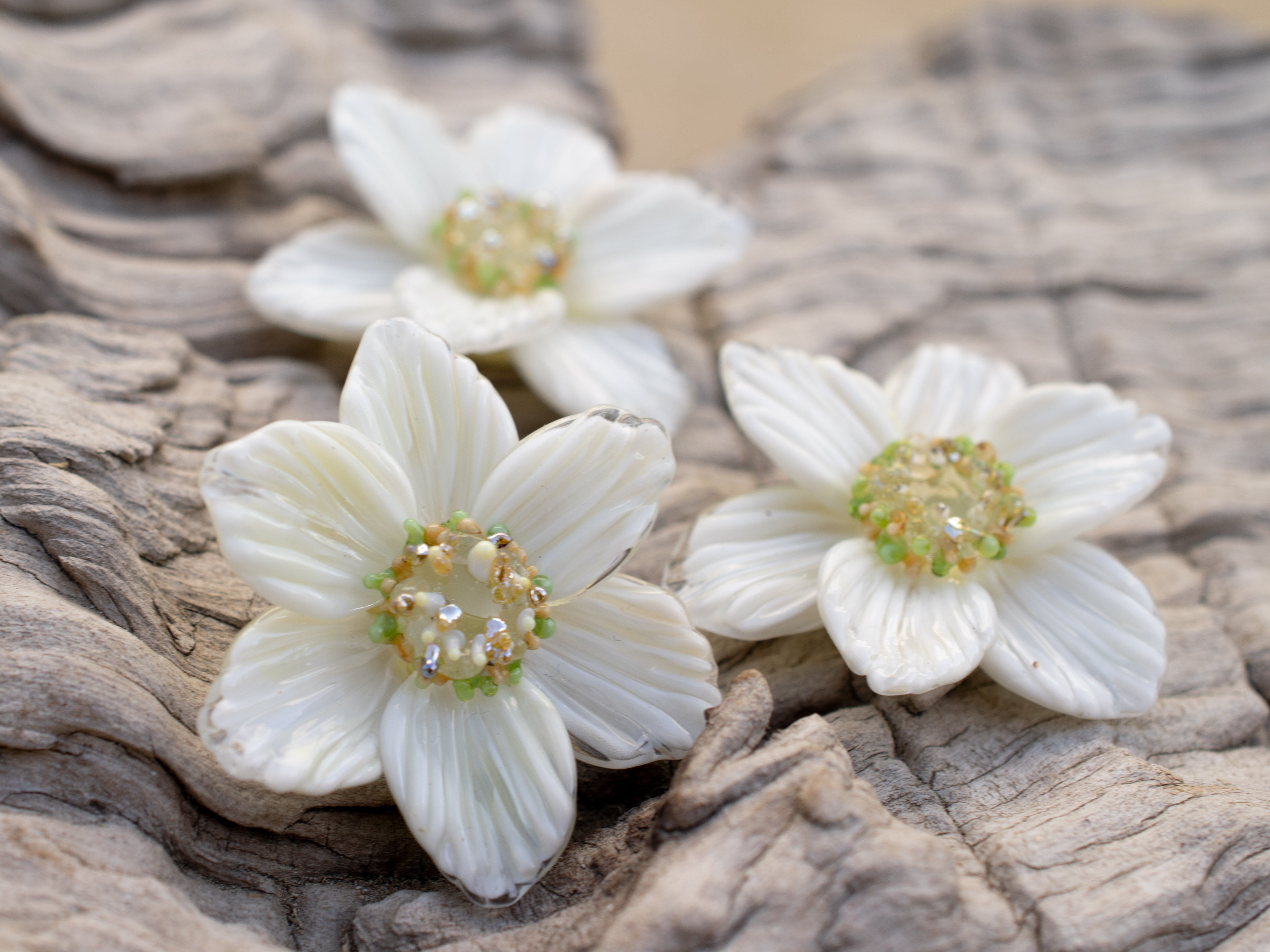 White flower bead