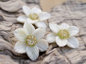 White flower bead