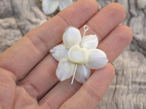 White flower bead