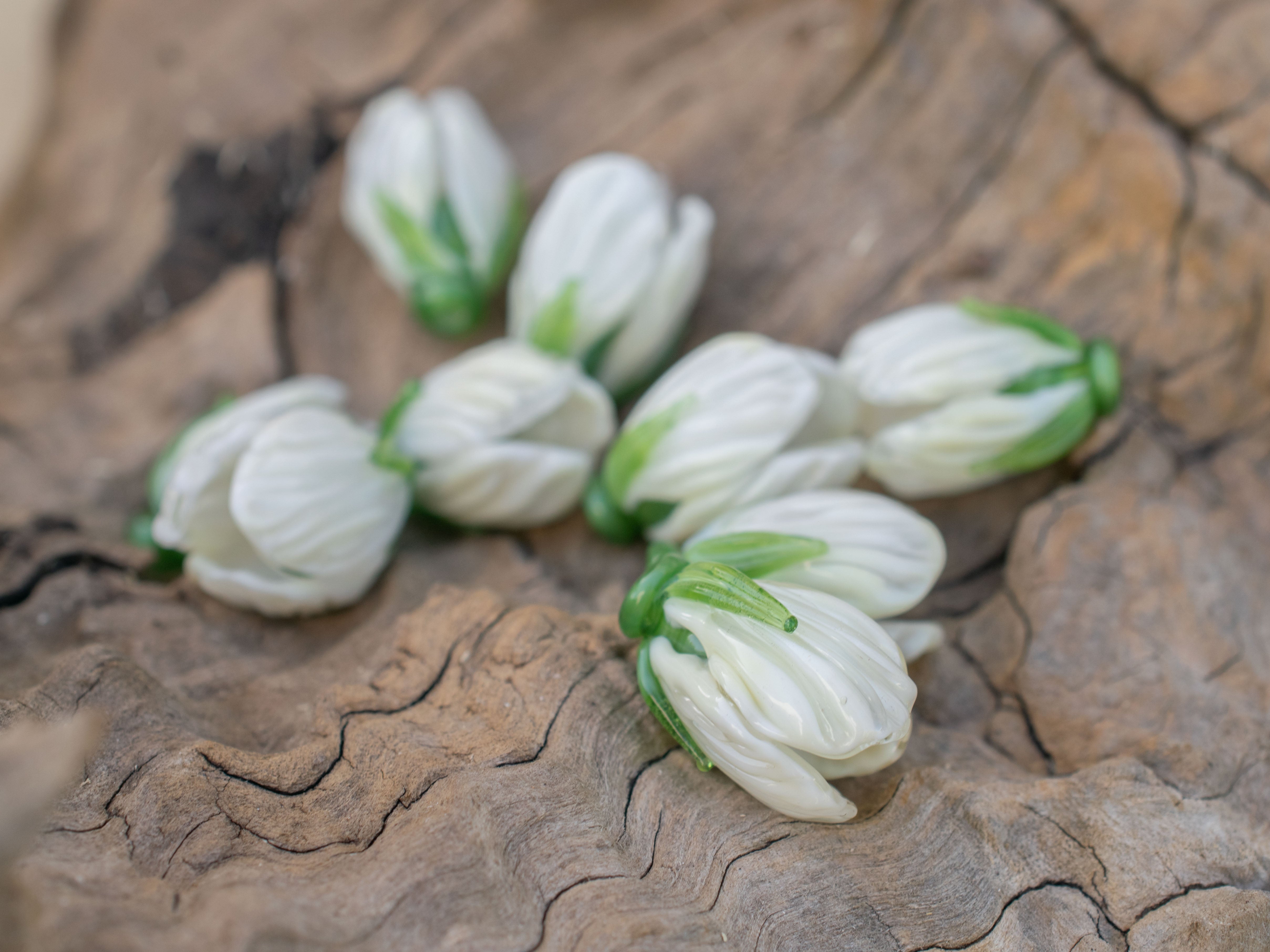 White flower bead