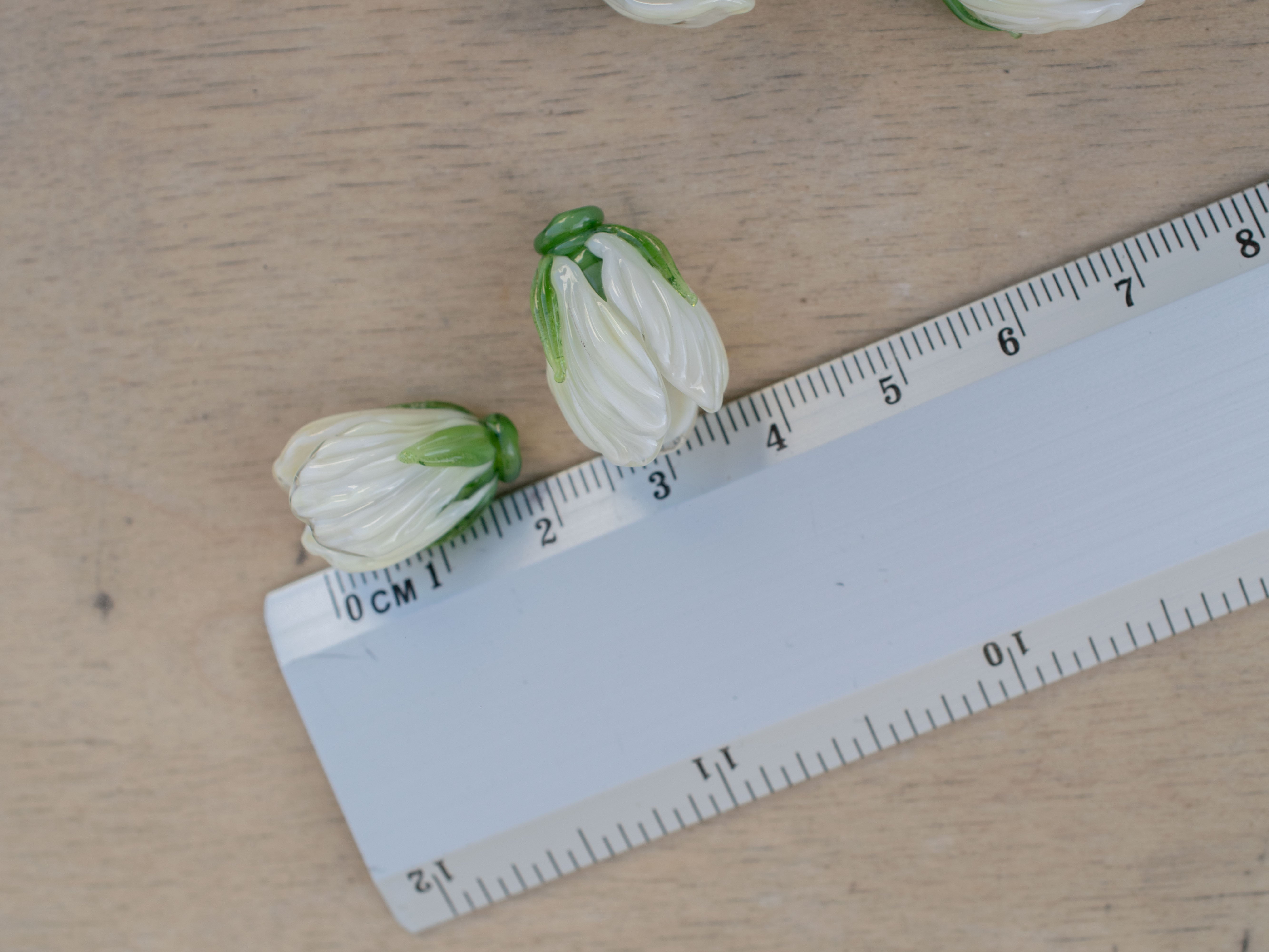 White flower bead