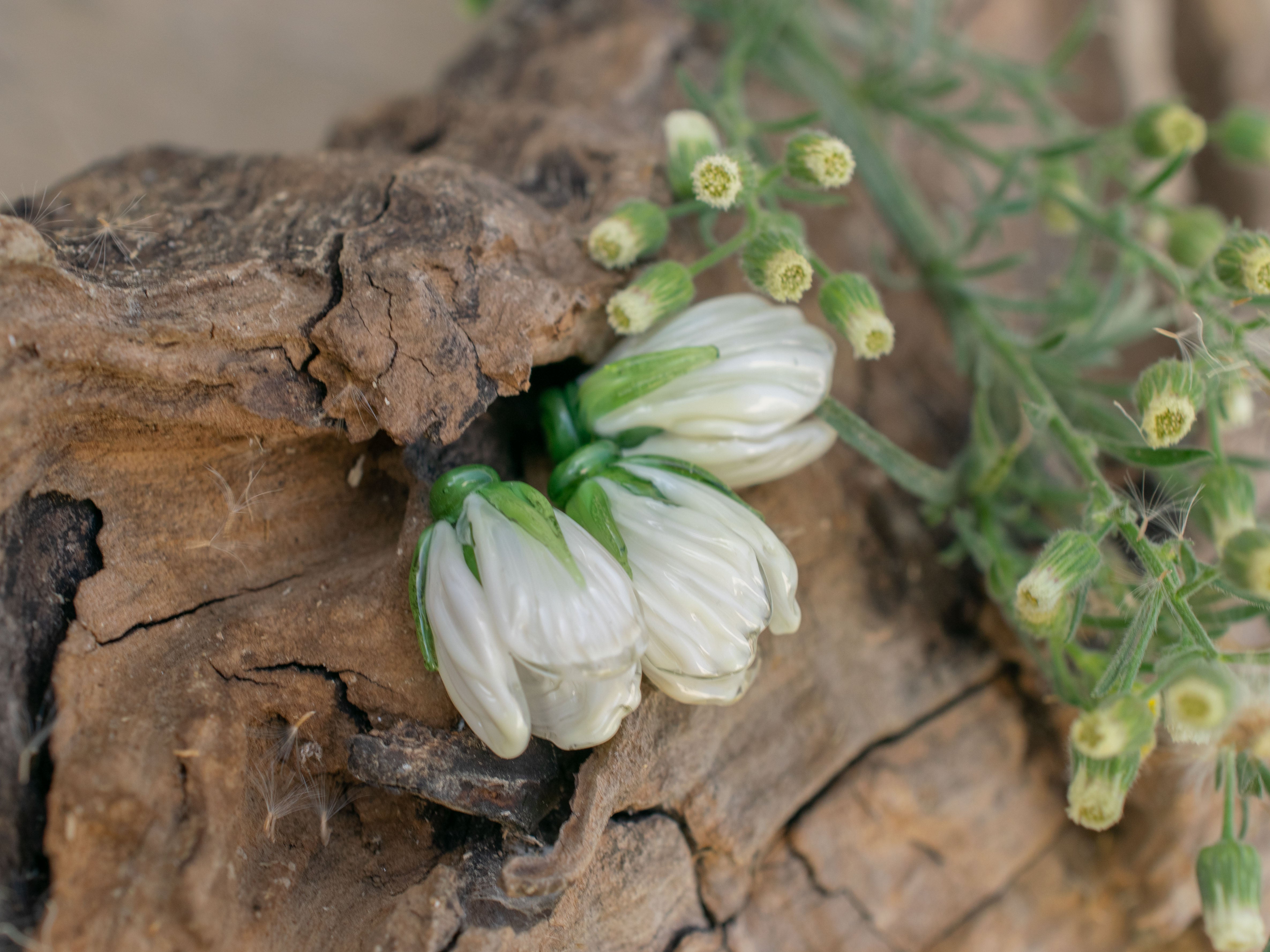 White flower bead