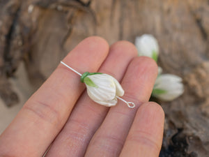 White flower bead