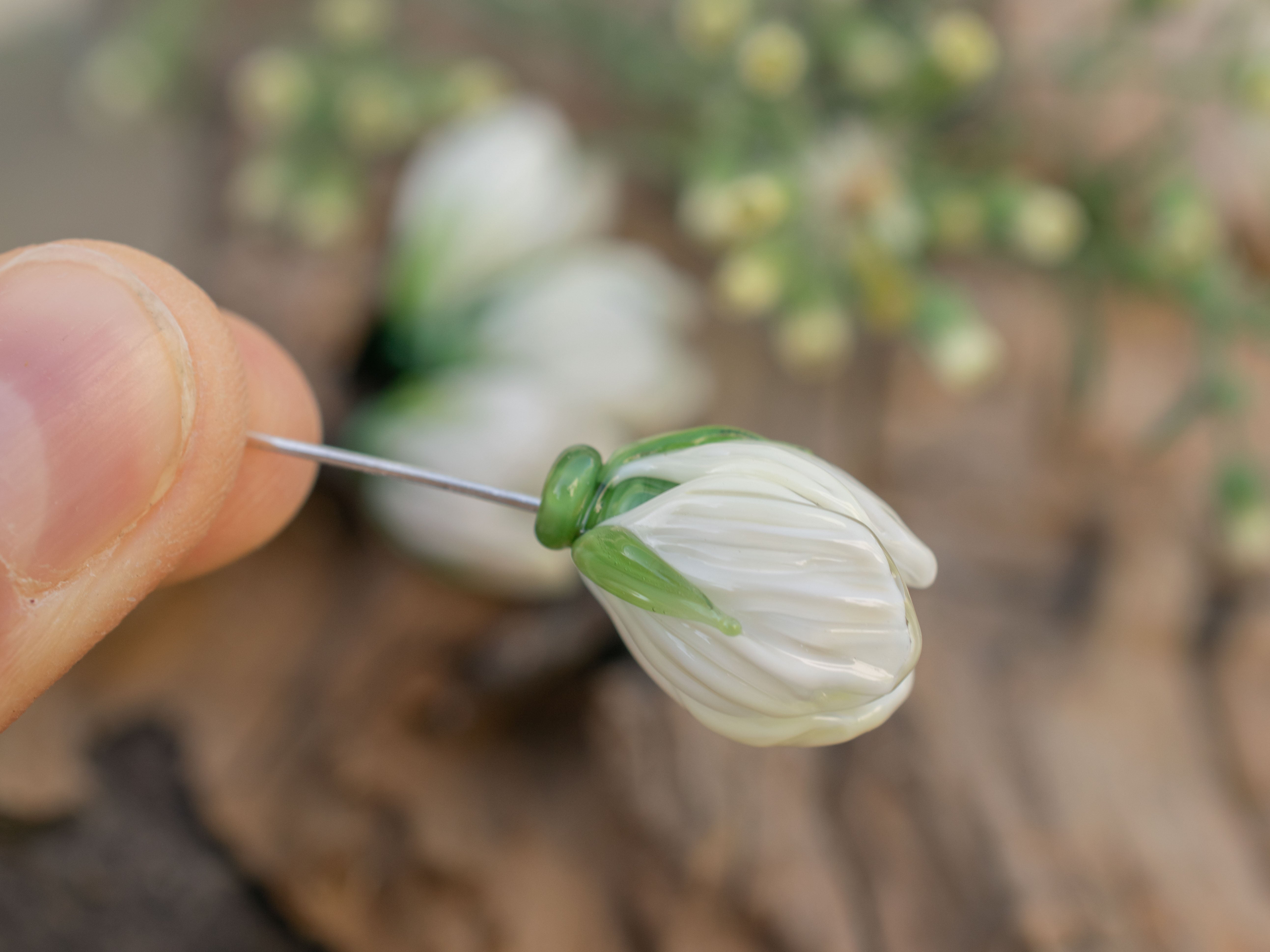 White flower bead