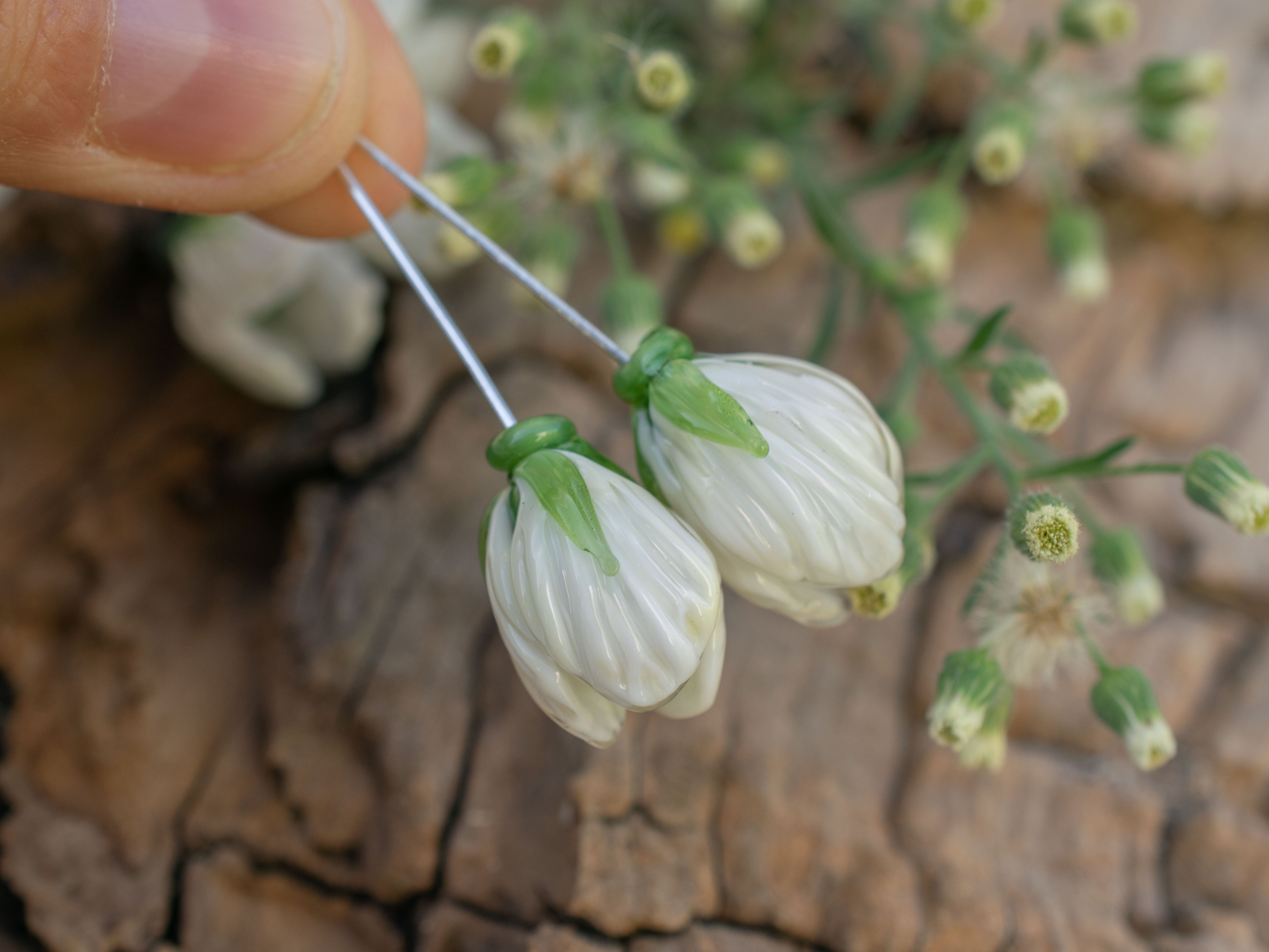 White flower bead