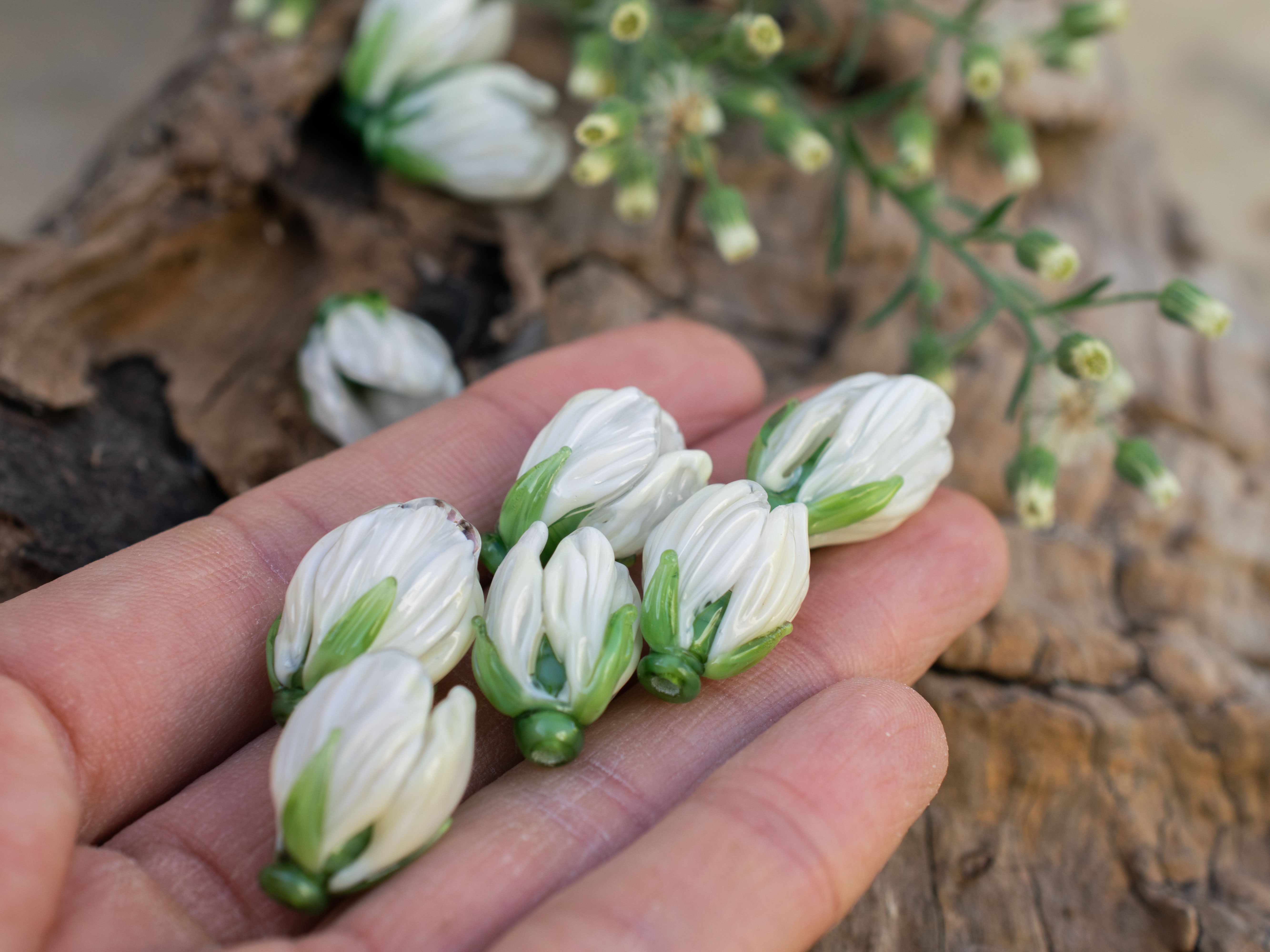 White flower bead