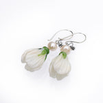 Load image into Gallery viewer, White flower earrings
