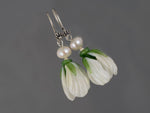 Load image into Gallery viewer, White flower earrings
