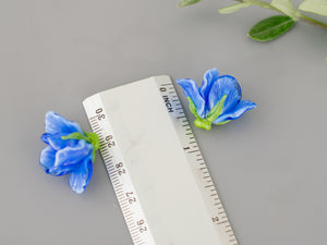 Blue flower bead