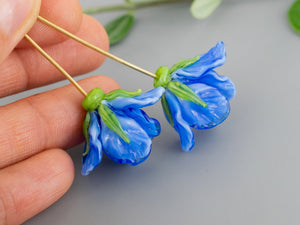 Blue flower bead