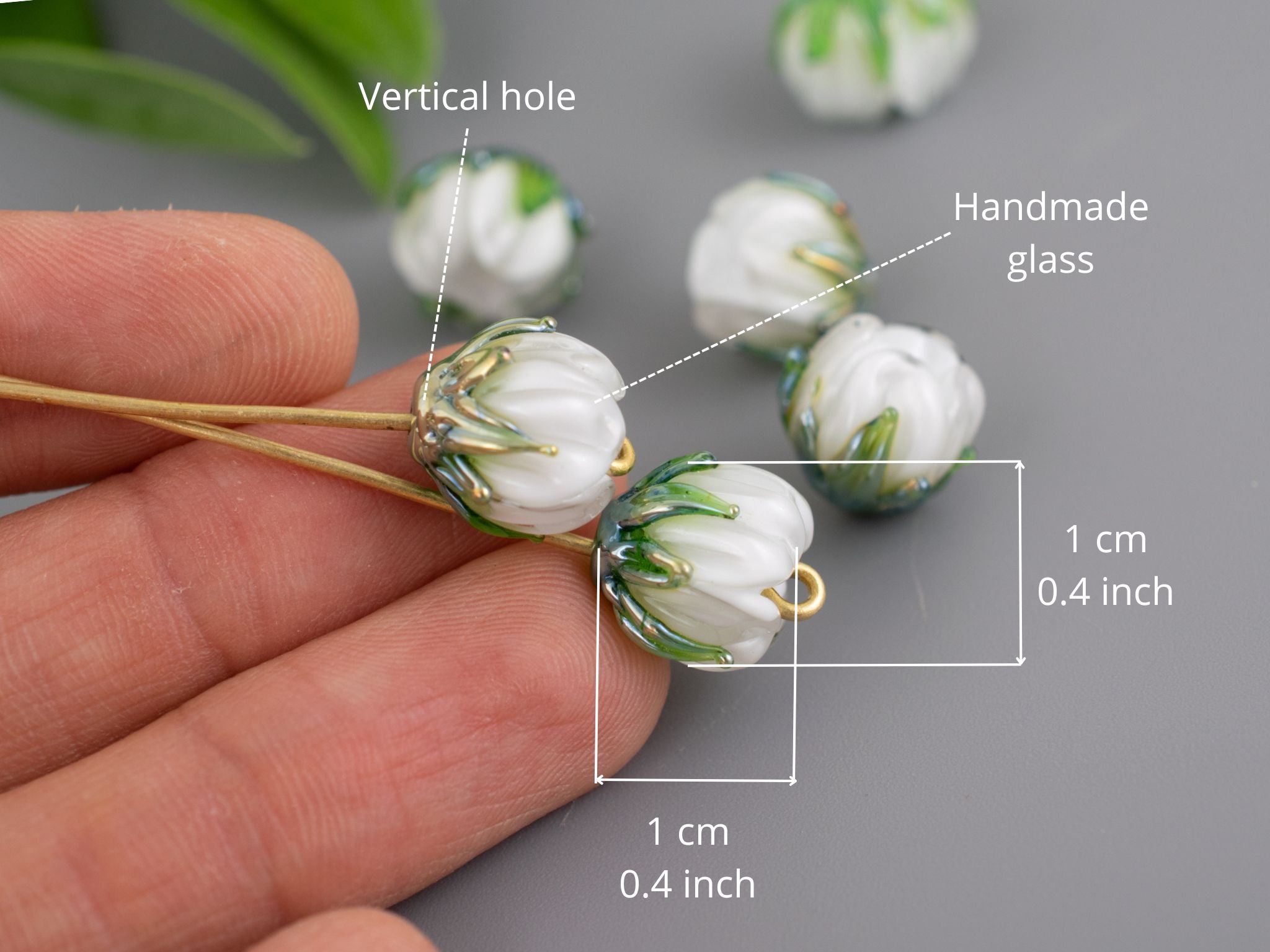 White flower bead