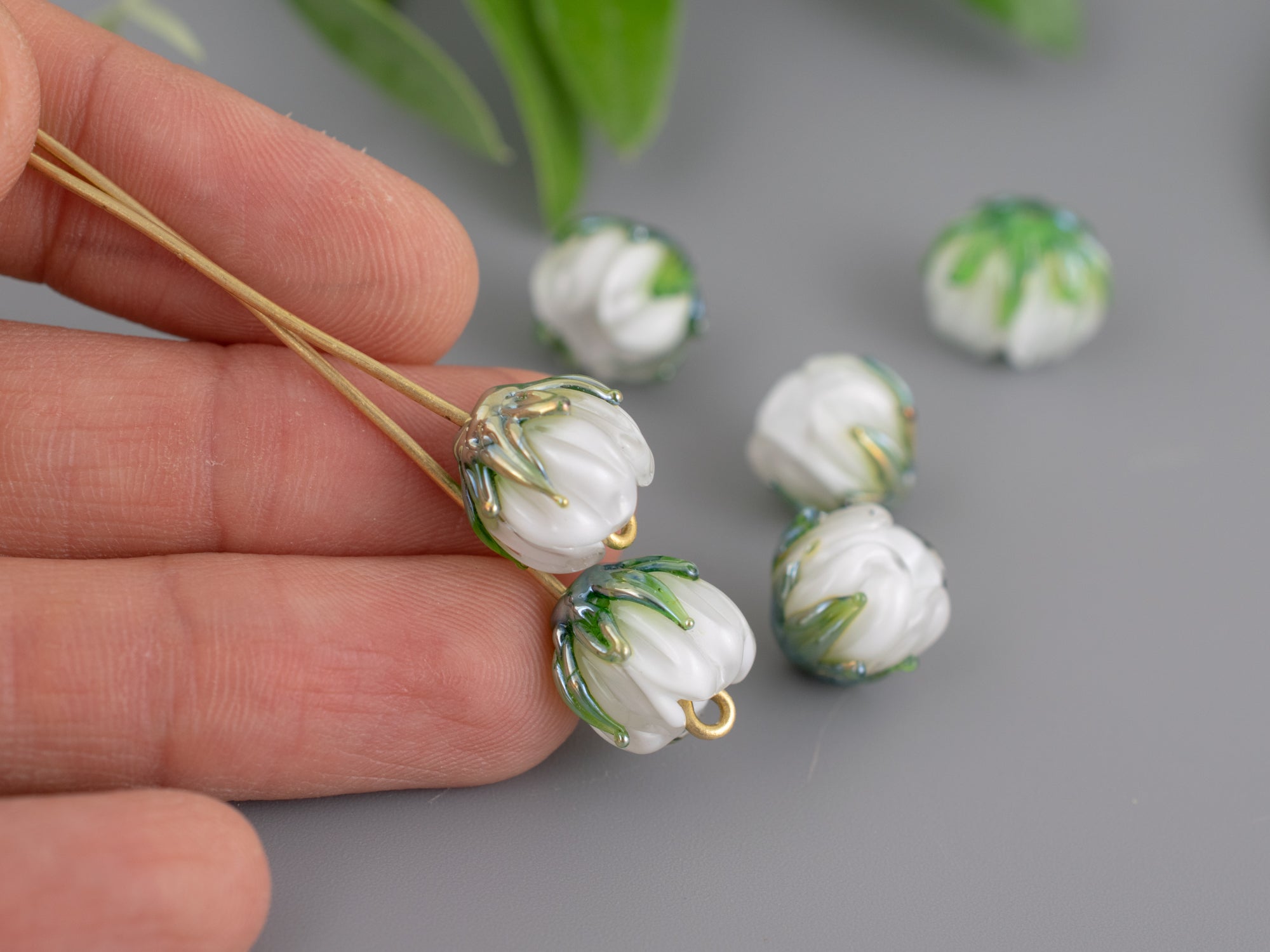 White flower bead