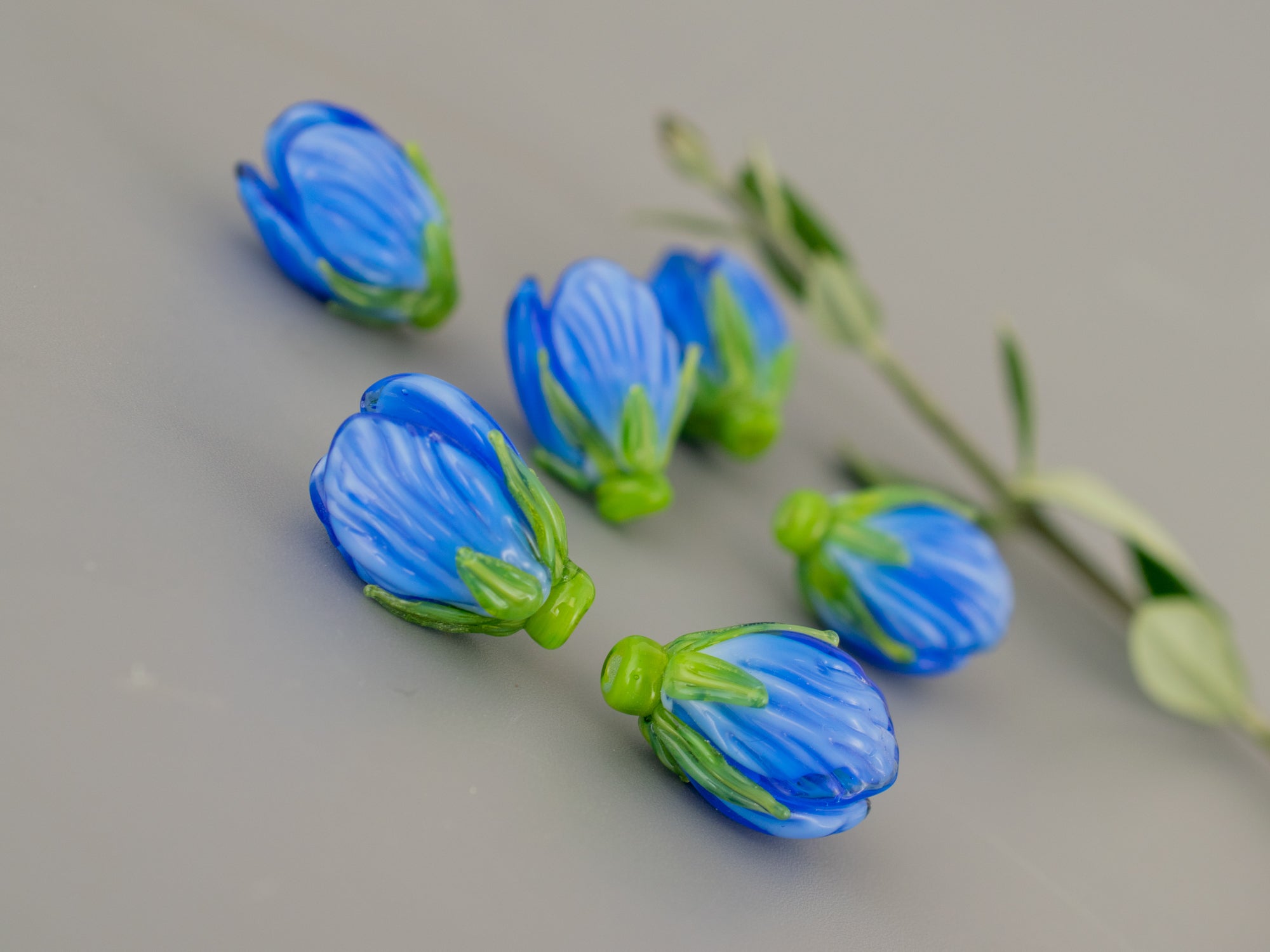 Blue flower bead