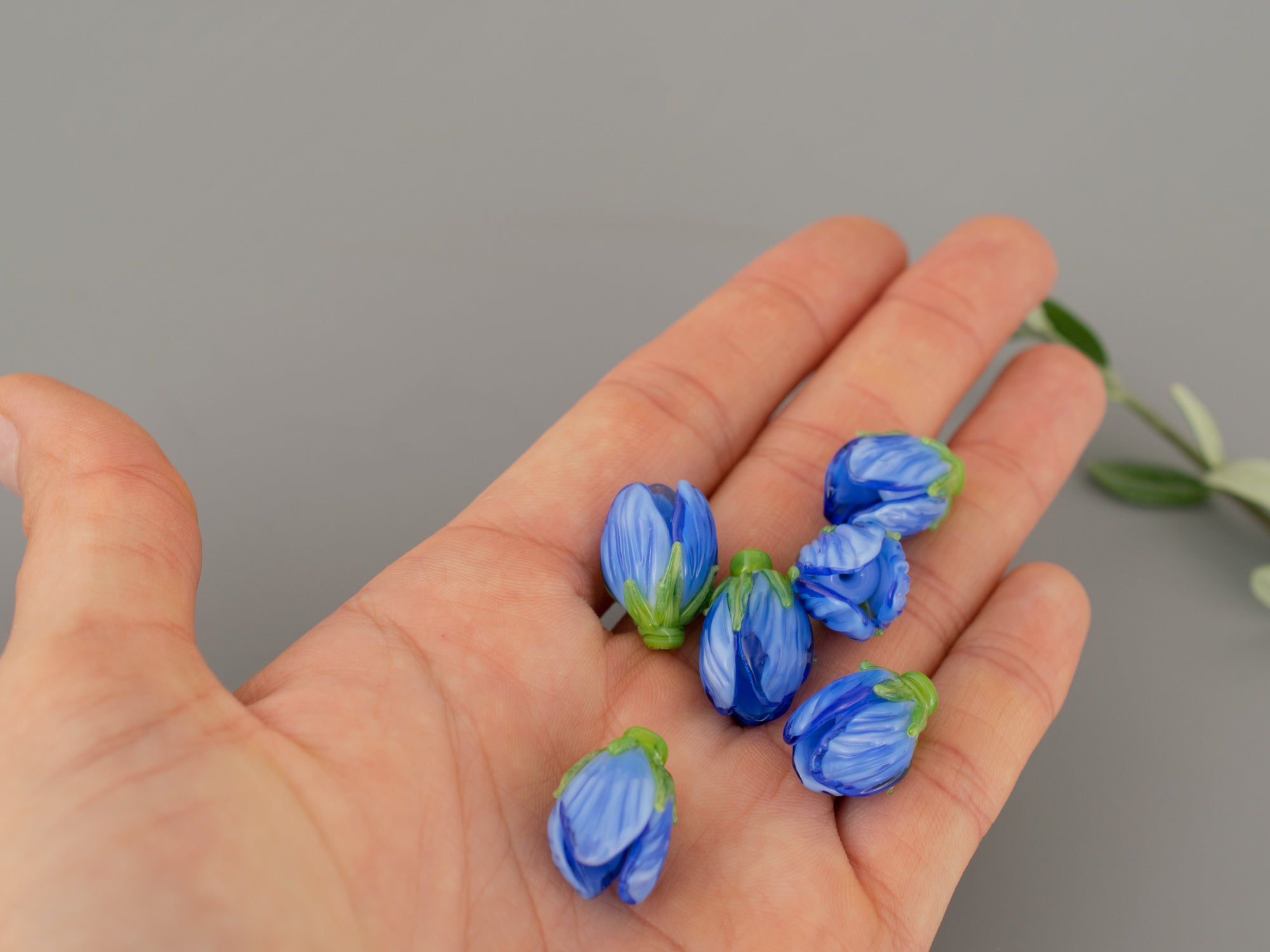 Blue flower bead