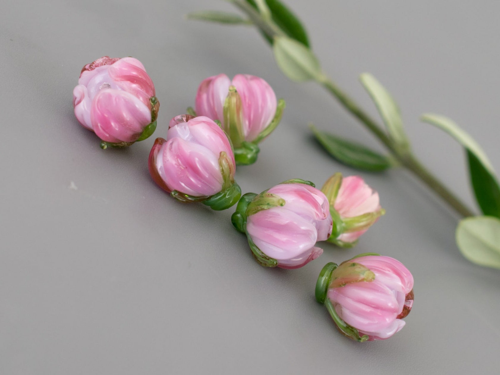 Light pink flower bead