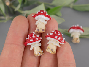 Glass mushroom bead