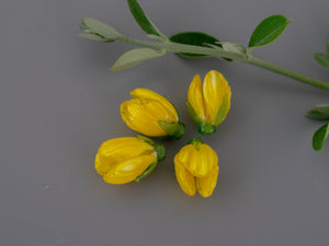 Bright yellow flower bead