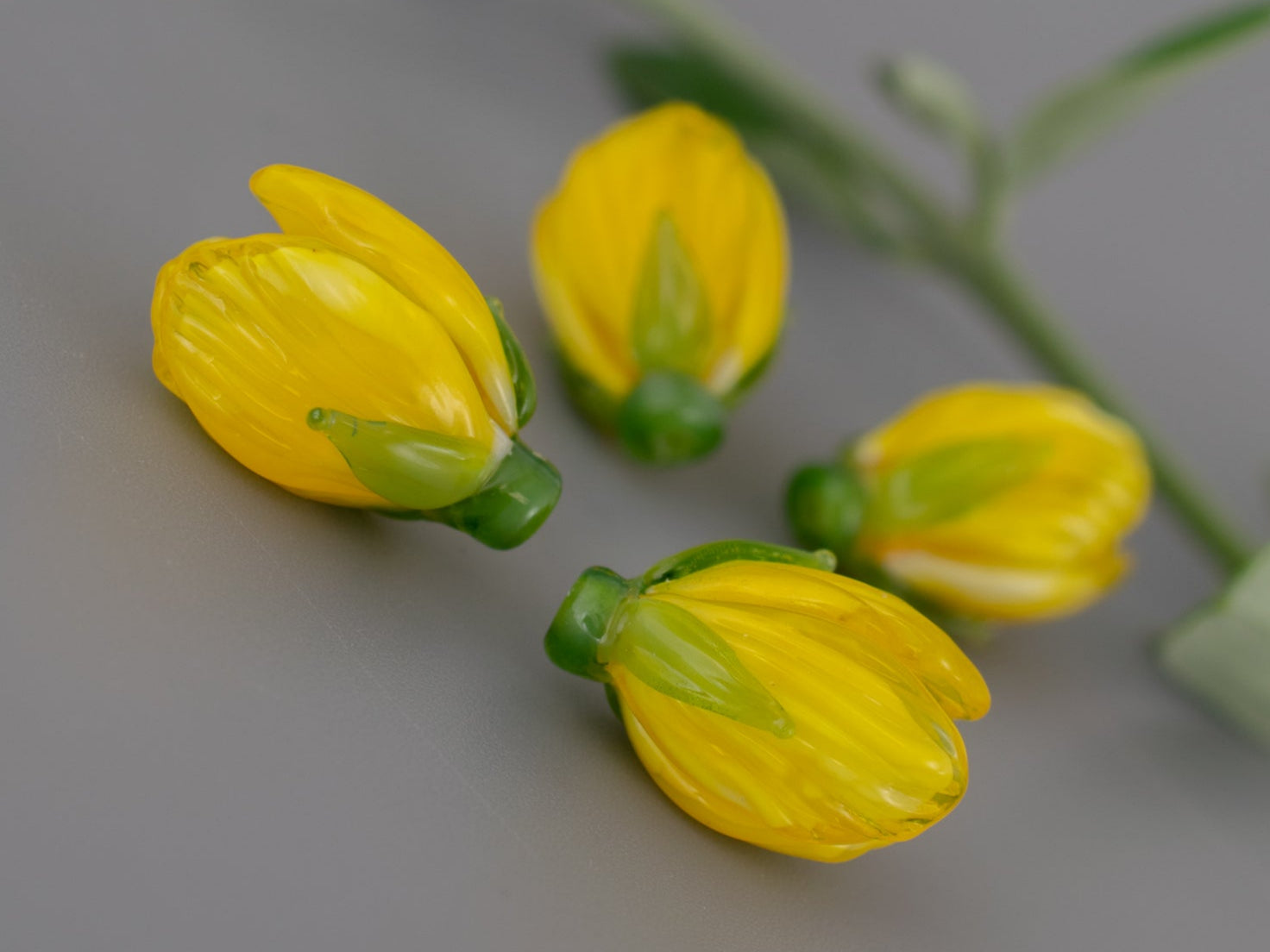 Bright yellow flower bead