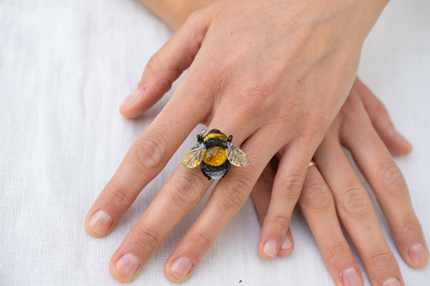 Bee ring ajustable size