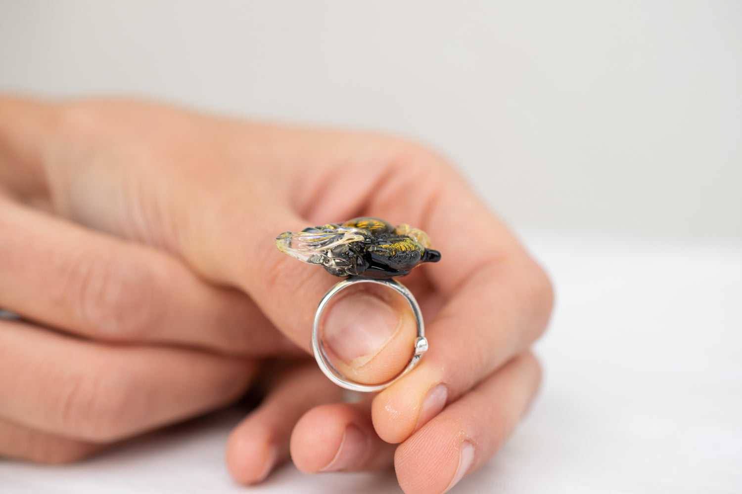 Bee ring ajustable size