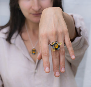 Bee ring ajustable size
